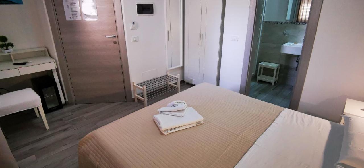 Perla Del Sud - Guest House 兰佩杜萨 外观 照片